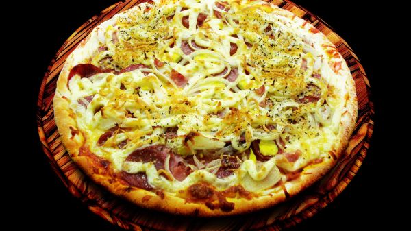 PIZZA MEDIA A MODA DA CASA